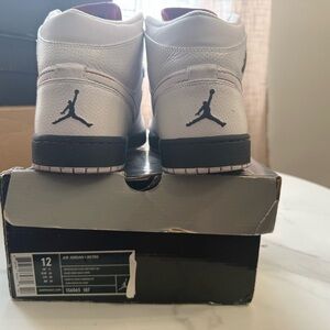 Nike Air Jordan 1 Retro - White & Black Men's Athletic Shoes